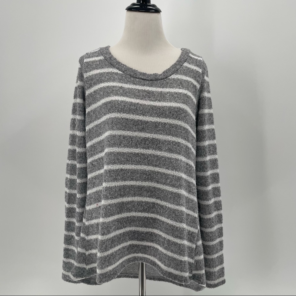 Le Lis Woman’s Sweater